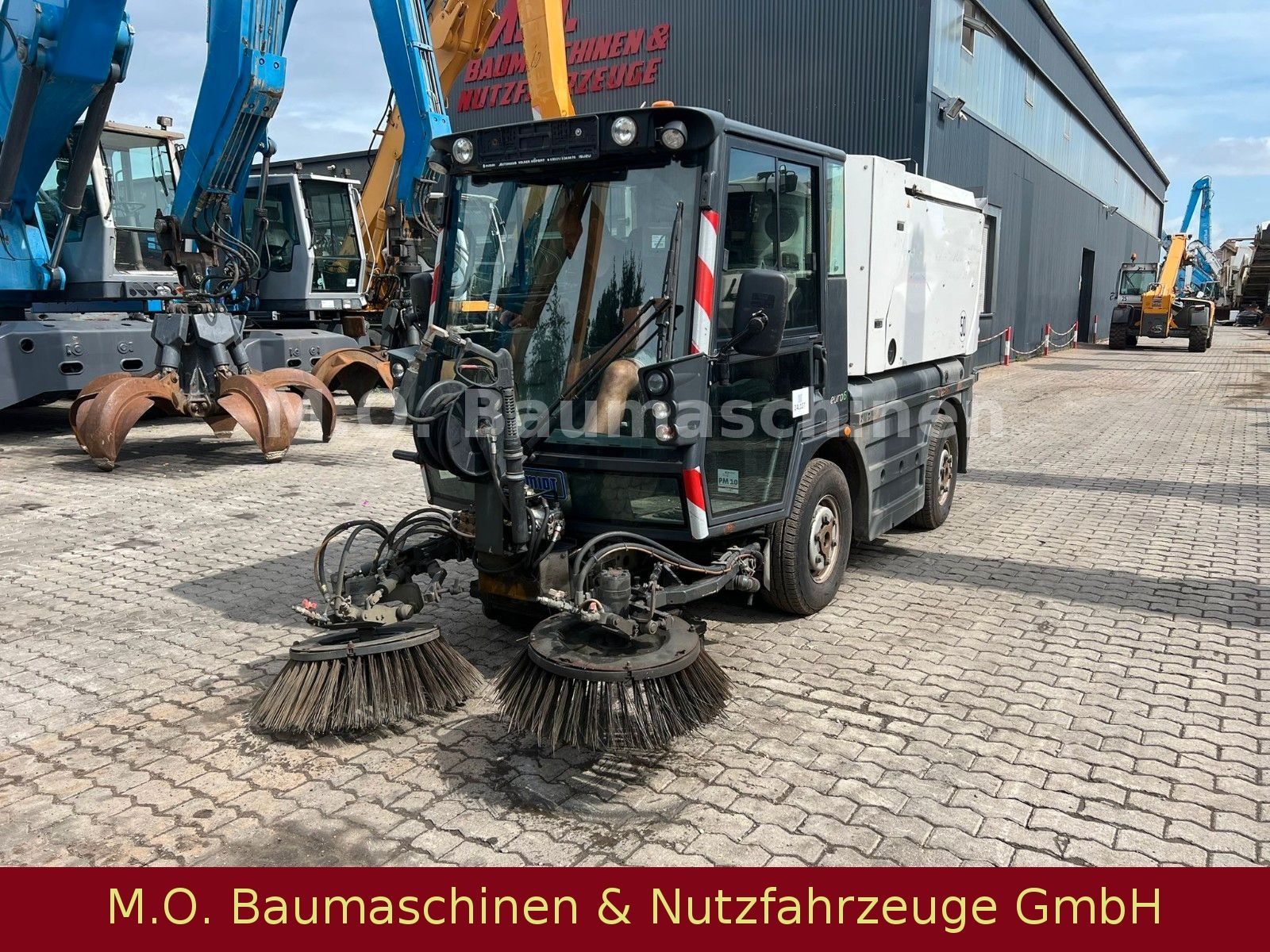 Fahrzeugabbildung Schmidt AEBI Schmidt Swingo 200 / Kehrmaschine /