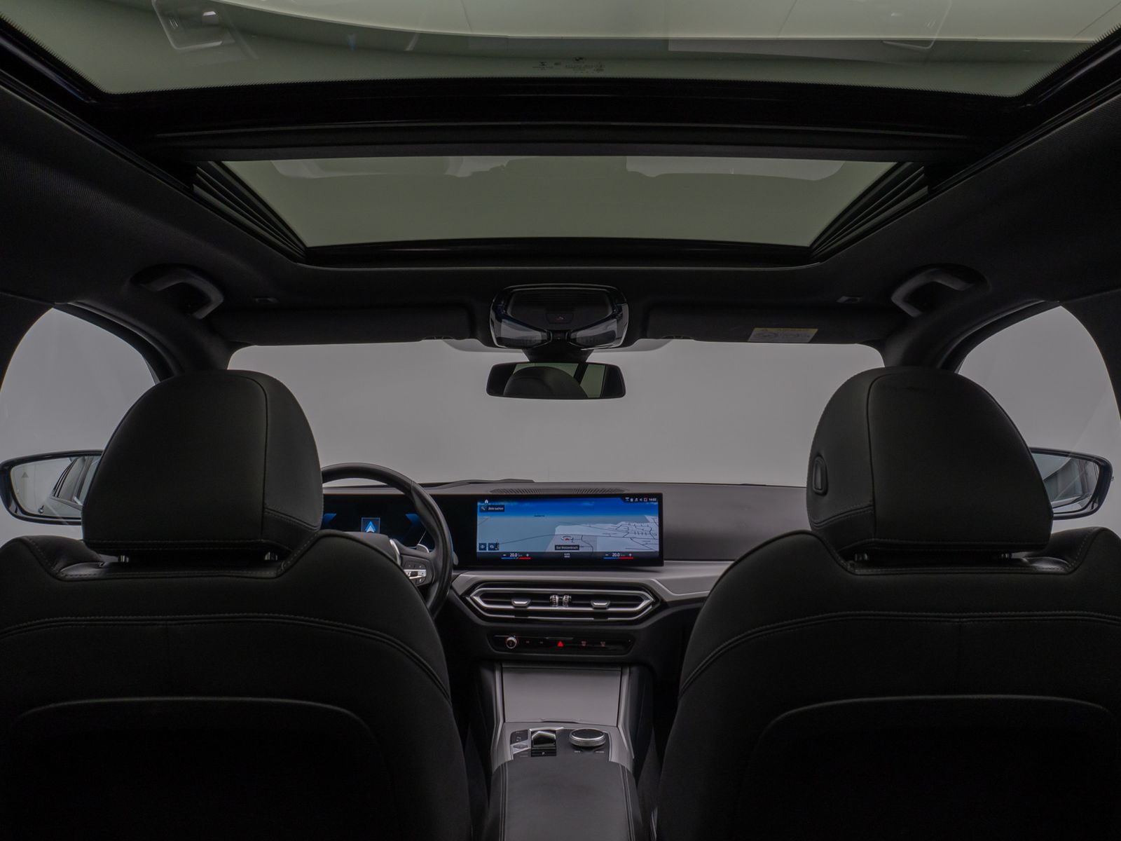 Fahrzeugabbildung BMW 330e Panorama Kamera HUD DAB HiFi AHK Sport Lede