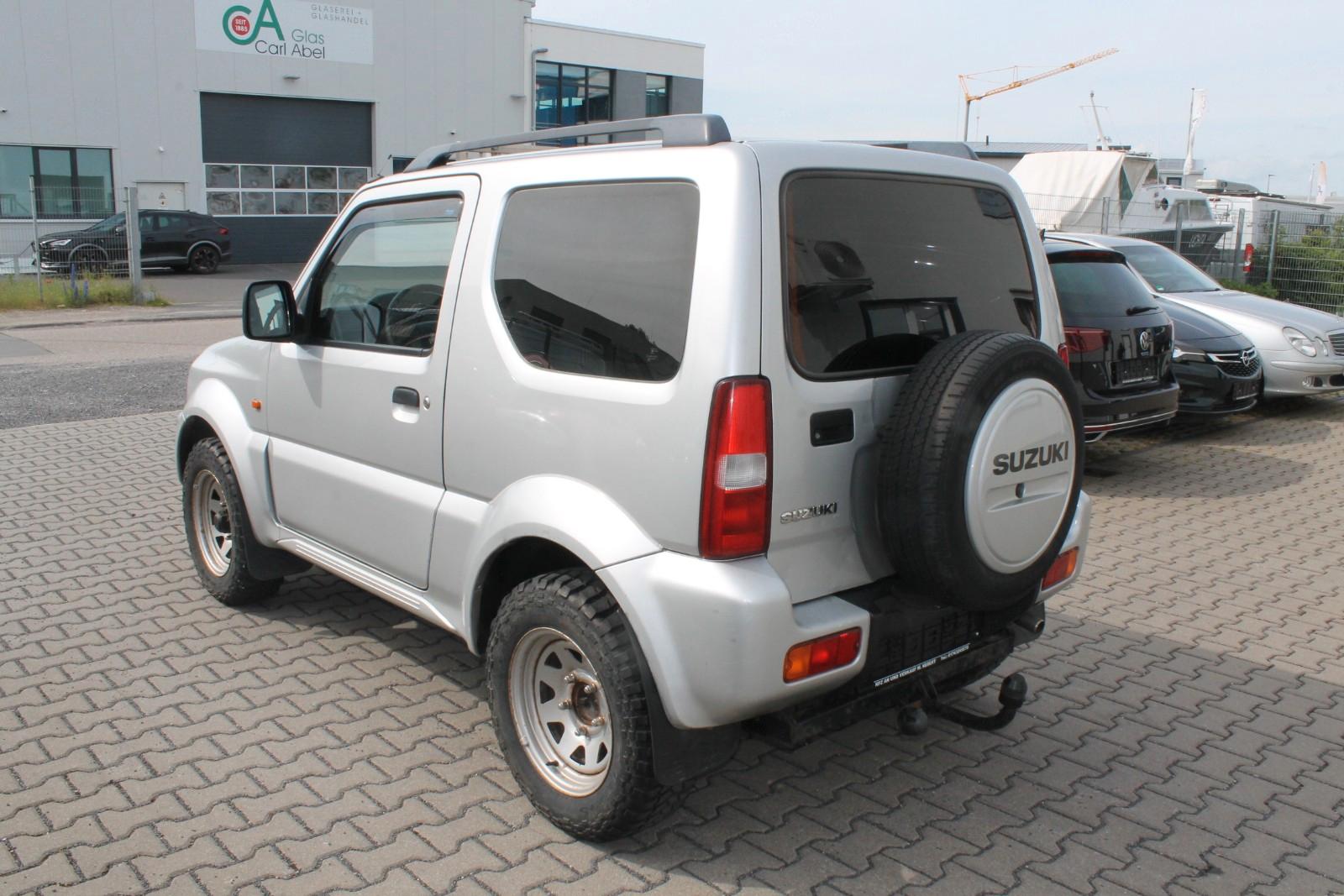Suzuki Jimny 4x4 1.3 82ch - Climatisation - Attelage - Vitres éléctrique - Centralisé