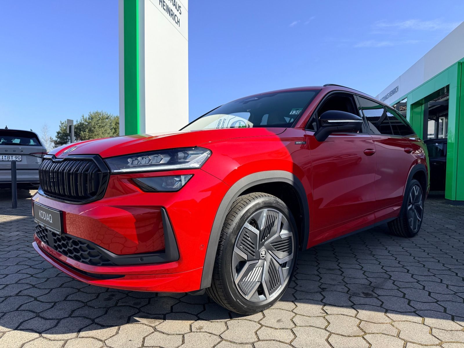 Fahrzeugabbildung SKODA Kodiaq Sportline 4x4*360°CAM*AHK*StHz*Head-Up