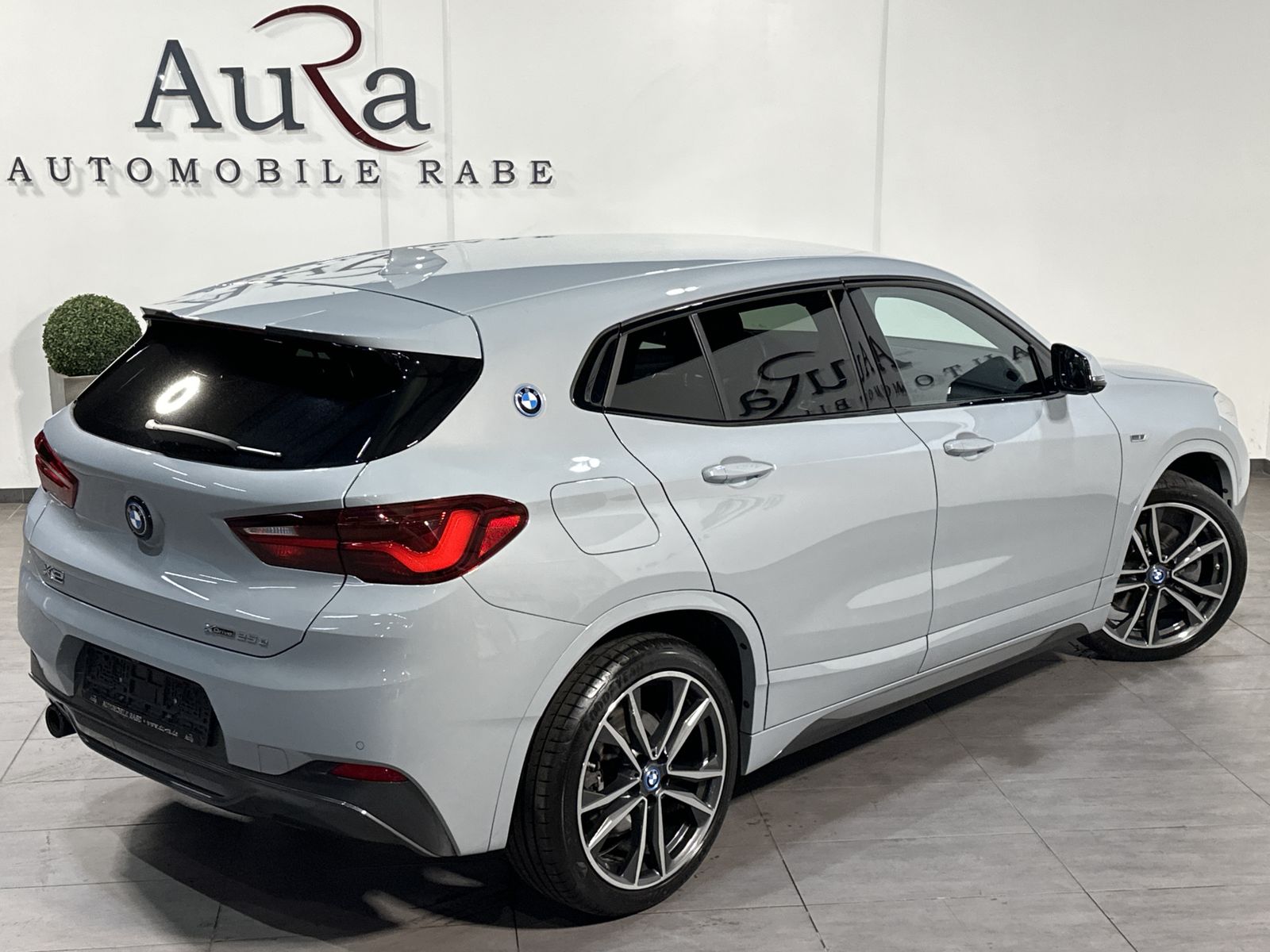 Fahrzeugabbildung BMW X2 xDrive25e M-Sport NAV+LED+HIFI+VC+HUD+CARPLAY
