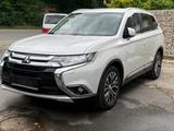 Mitsubishi Outlander Diamant Edition+ 4WD+NAVI+XENON+KAM - Mitsubishi Outlander in Mannheim