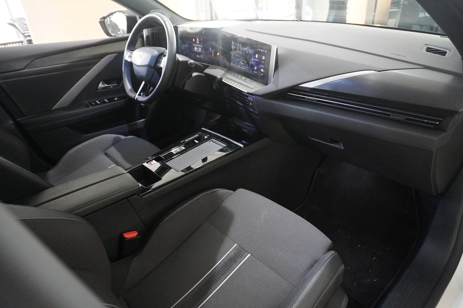 Fahrzeugabbildung Opel Astra L Lim. 1.2T GS LINE NAVI/LED/360°/SH/VIRT.