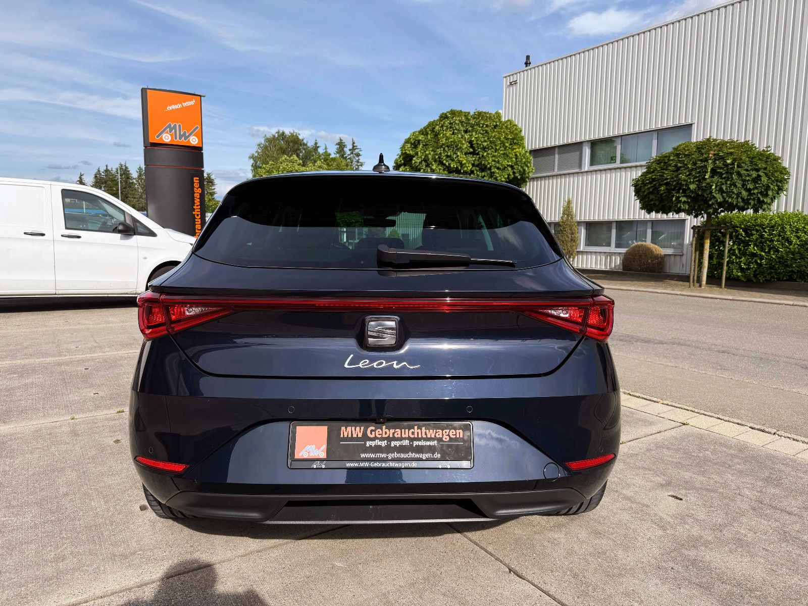 Fahrzeugabbildung SEAT Leon Xcellence 1.5TSI LED ACC KAM PDC AHK SHZ BT