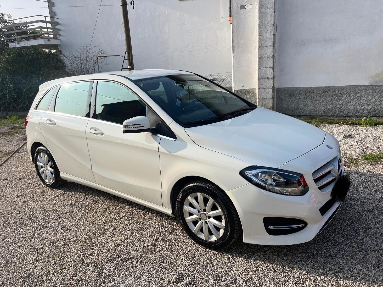 MERCEDES-BENZ B 180