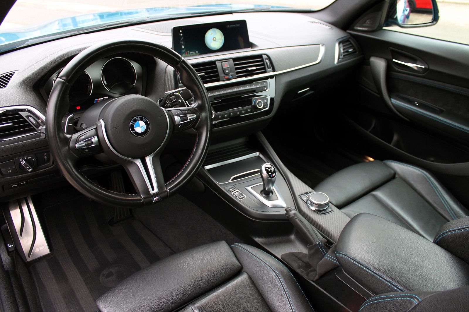 Fahrzeugabbildung BMW M2 Coupé DKG Carbon Dach PDC KAM TEMP H&K LED