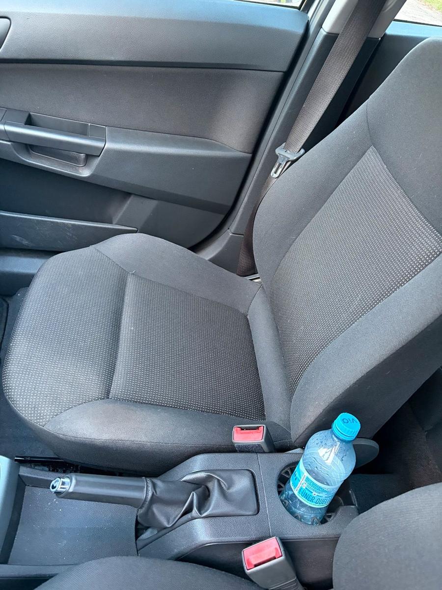 Opel Astra 2009 — photo 9