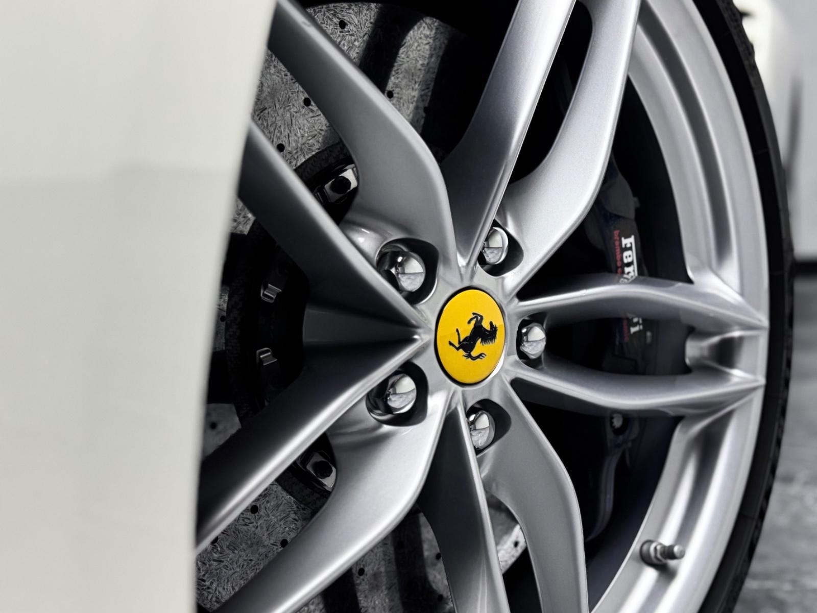 FERRARI 488 GTB CARBON RACING