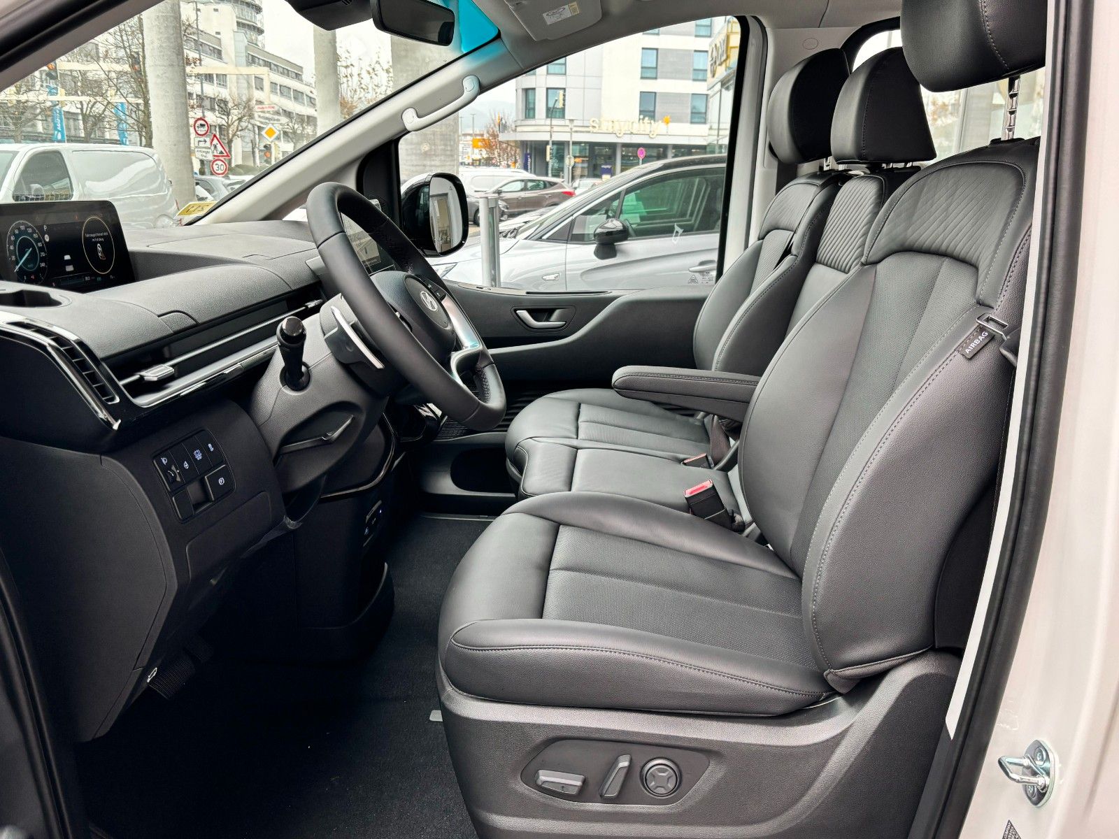 Fahrzeugabbildung Hyundai Staria HEV Trend 225PS Park-/Shuttle-Parket !