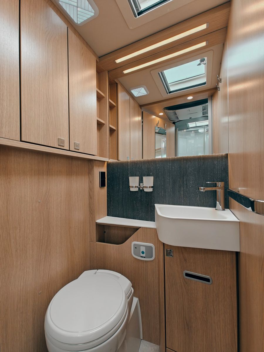 Fahrzeugabbildung HYMER / ERIBA / HYMERCAR B-KLASSE ML I 790 BLACKLINE