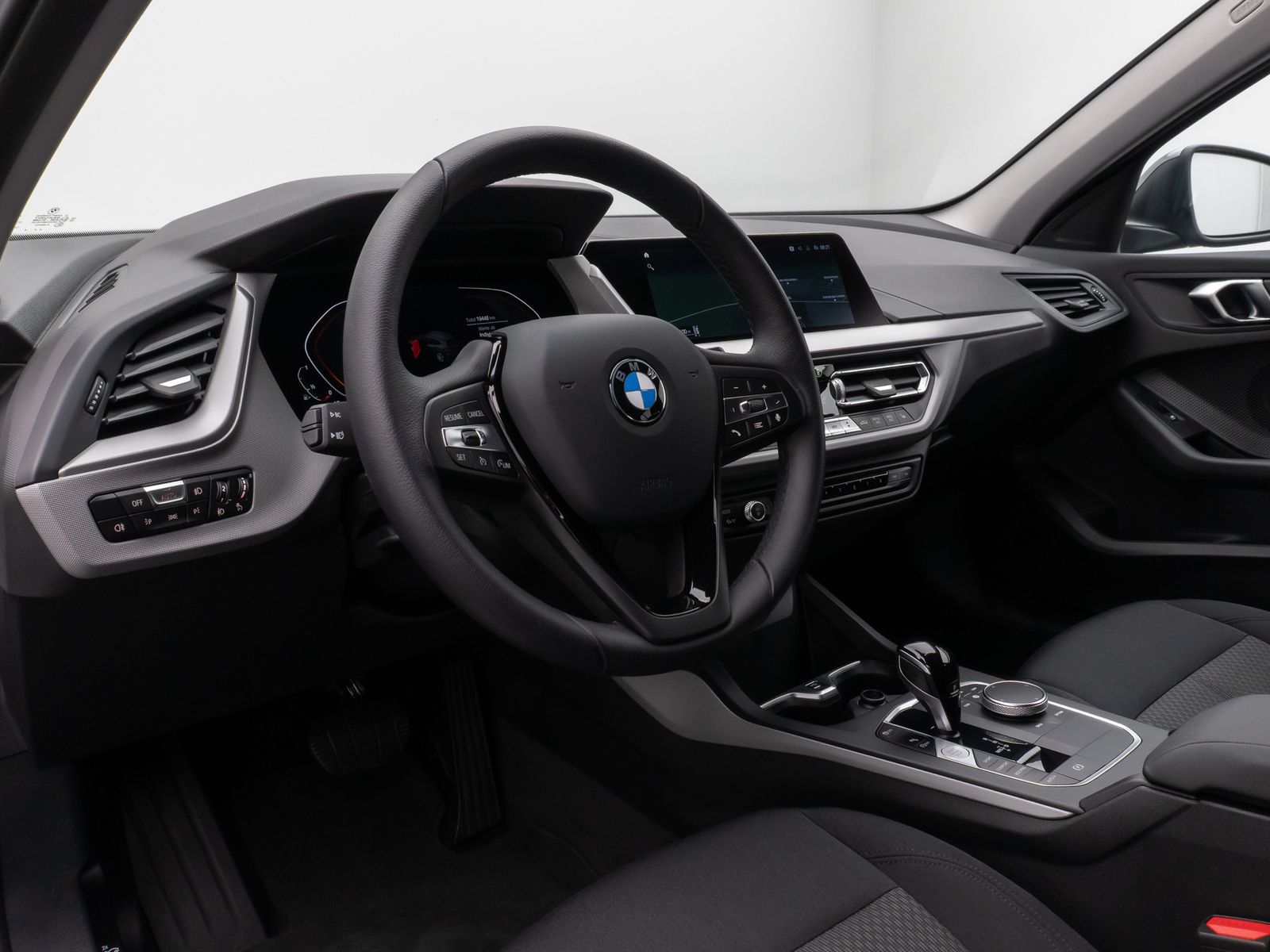 Fahrzeugabbildung BMW 118i DAB CockPitPr PDC Alarm Geschwindigkeitsreg