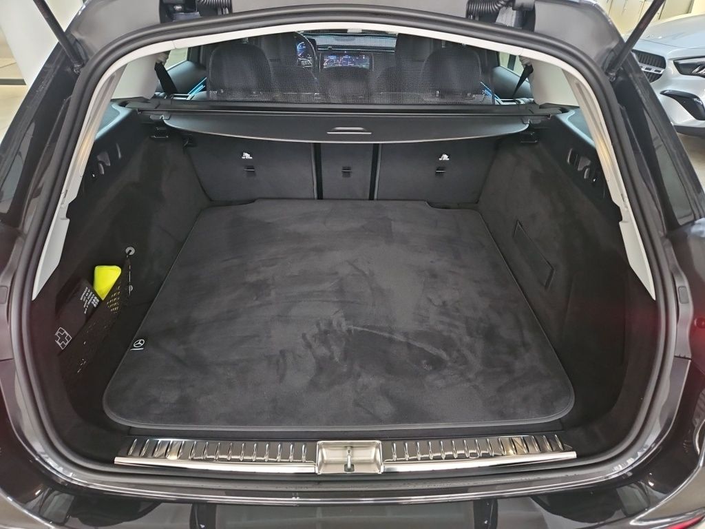 Fahrzeugabbildung Mercedes-Benz E 220 dT Avantg. Totwi. AHK ACC LED Ambie. Navi