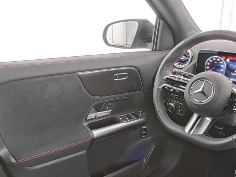 Fahrzeugabbildung Mercedes-Benz GLA 180 AMG LINE*Night*Distron*360*LED*EasyPack*
