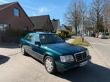 Mercedes-Benz Mercedes E220 W124 1 Hand Tüv Oldtimer Sam... - Mercedes-Benz E 220: W124