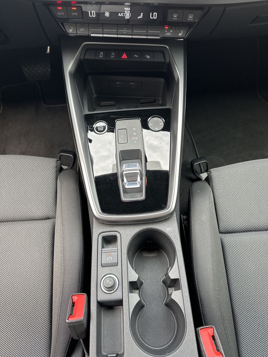 Fahrzeugabbildung Audi A3 SpB 35 TFSI S-Line Black NAV+LED+VCOCKPIT+SHZ
