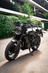 Husqvarna Svartpilen 401 mit Garantie und Heckumbau - HUSQVARNA SVARTPILEN 401