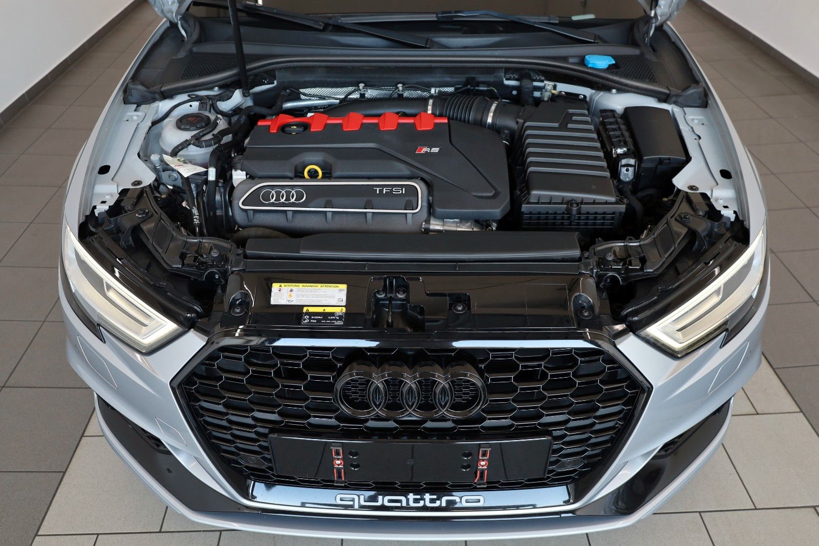 Fahrzeugabbildung Audi RS3 Lim. 2.5TFSI quattro RS-Sitze,PanDach,Bang&O