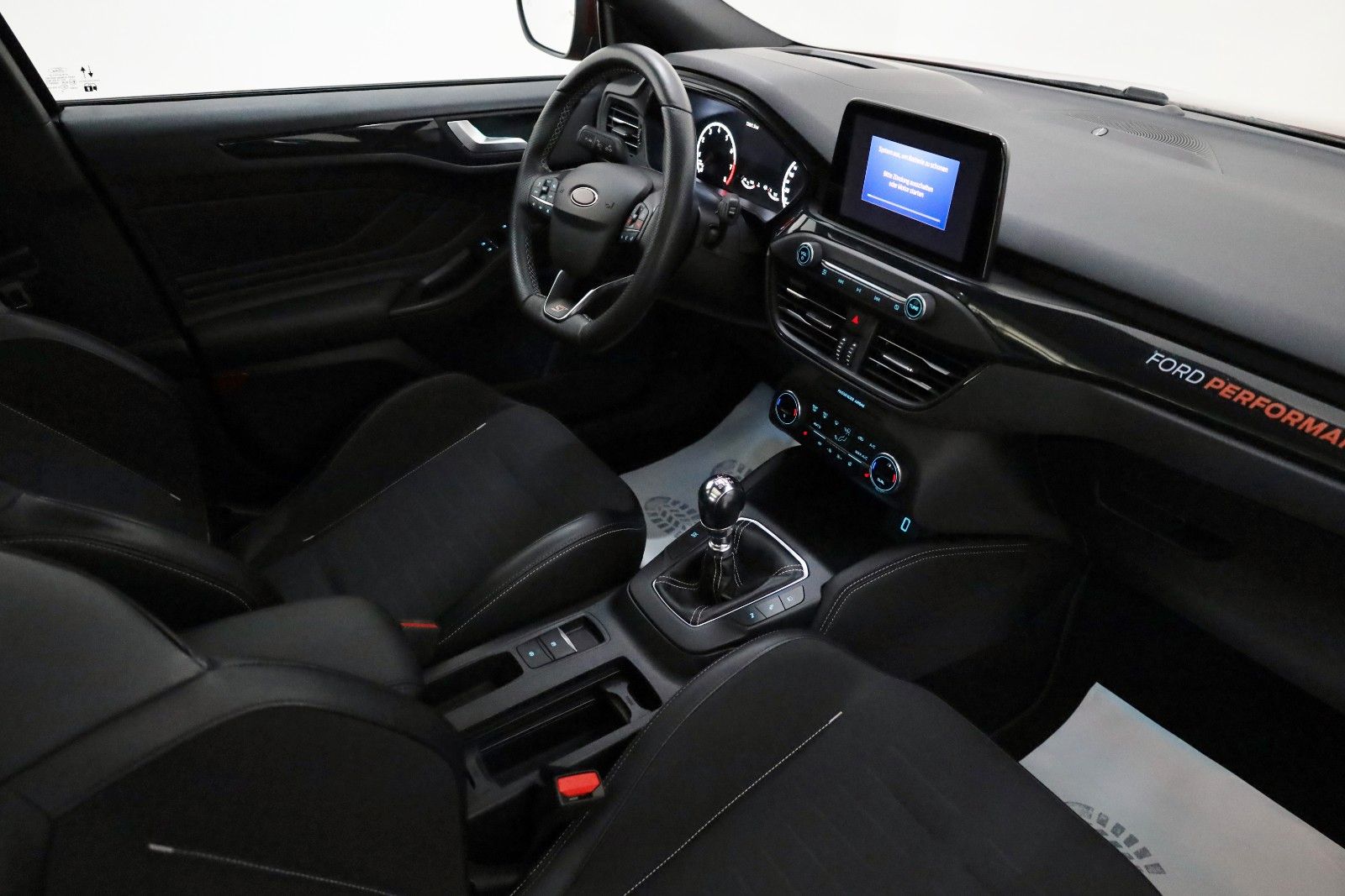 Fahrzeugabbildung Ford Focus Lim. ST,Navi,SH,HUD,Kamera,ACC,Panorama+WR