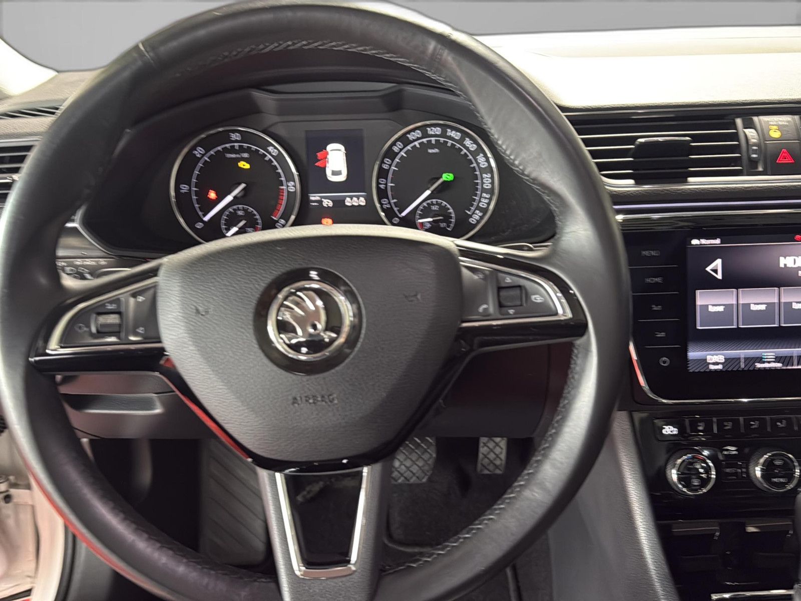 Fahrzeugabbildung SKODA Superb Combi Premium Edition/ AHK