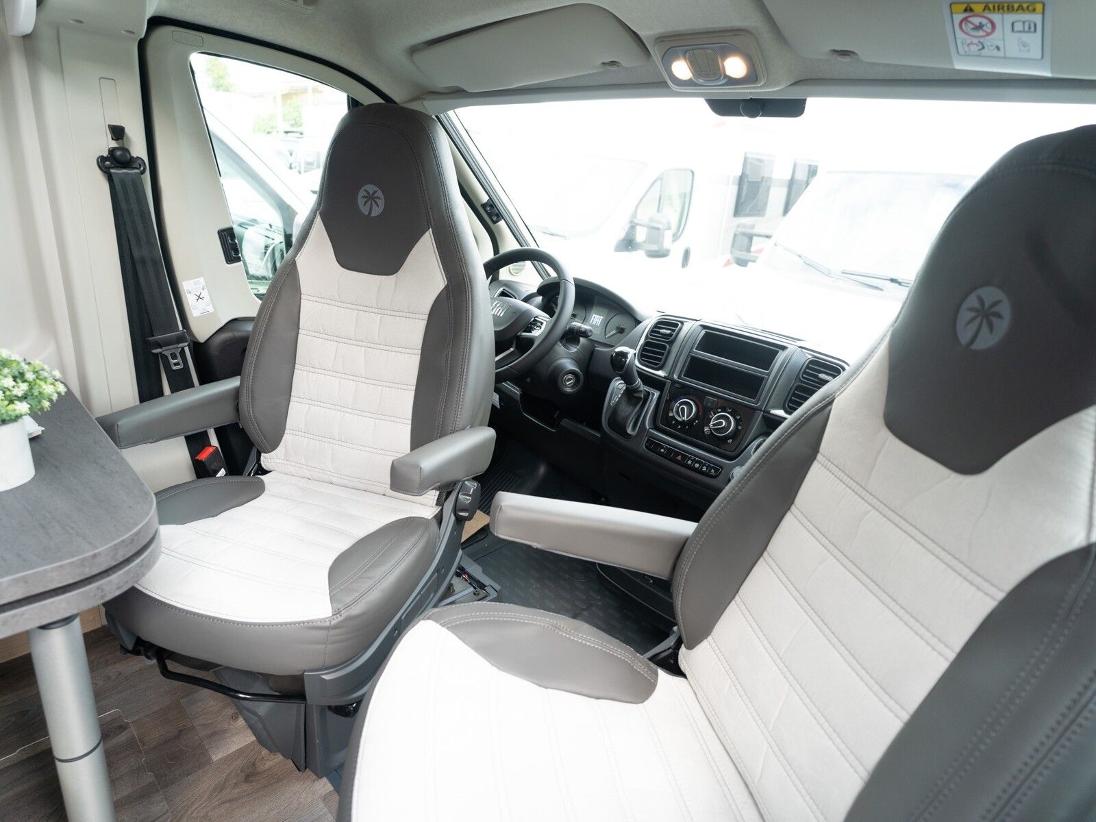 Fahrzeugabbildung Sunlight Adventure Cliff 602 AKTION*Rahmenfenster