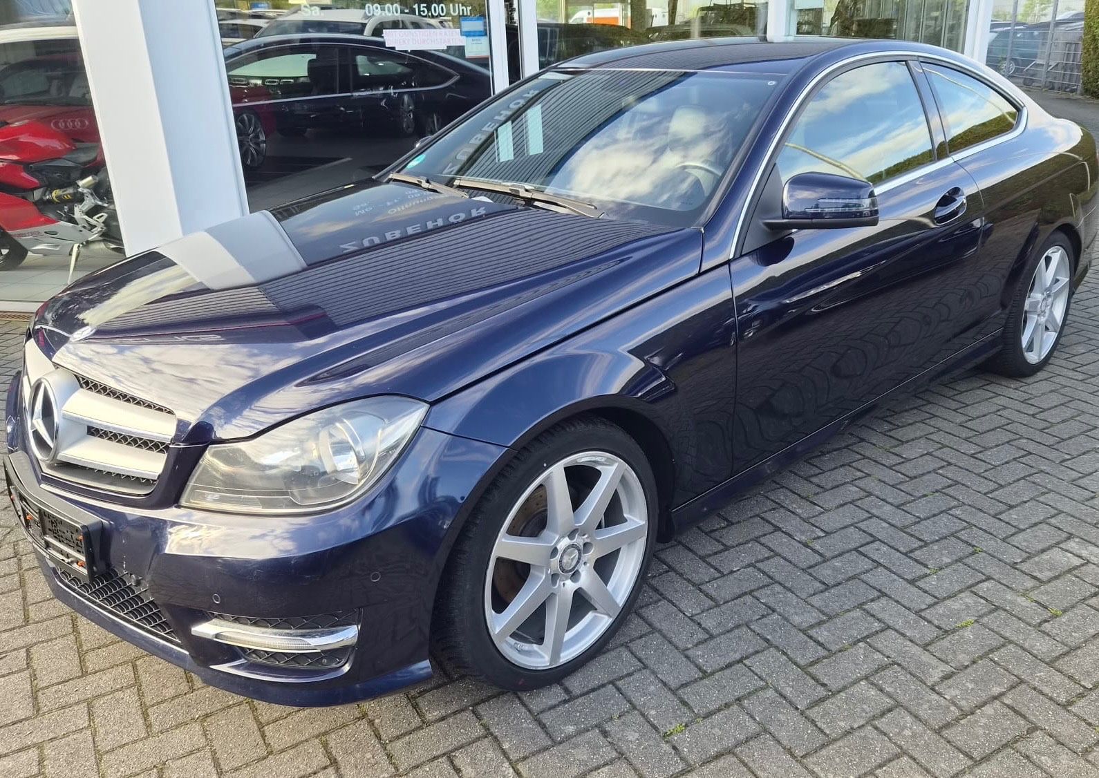 MERCEDES-BENZ C 220