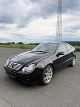 Mercedes-Benz C 200 KOMPRESSOR Sportcoupé Sitzheizung Panorama - Mercedes-Benz C 200: Coupe, Sport Kompressor