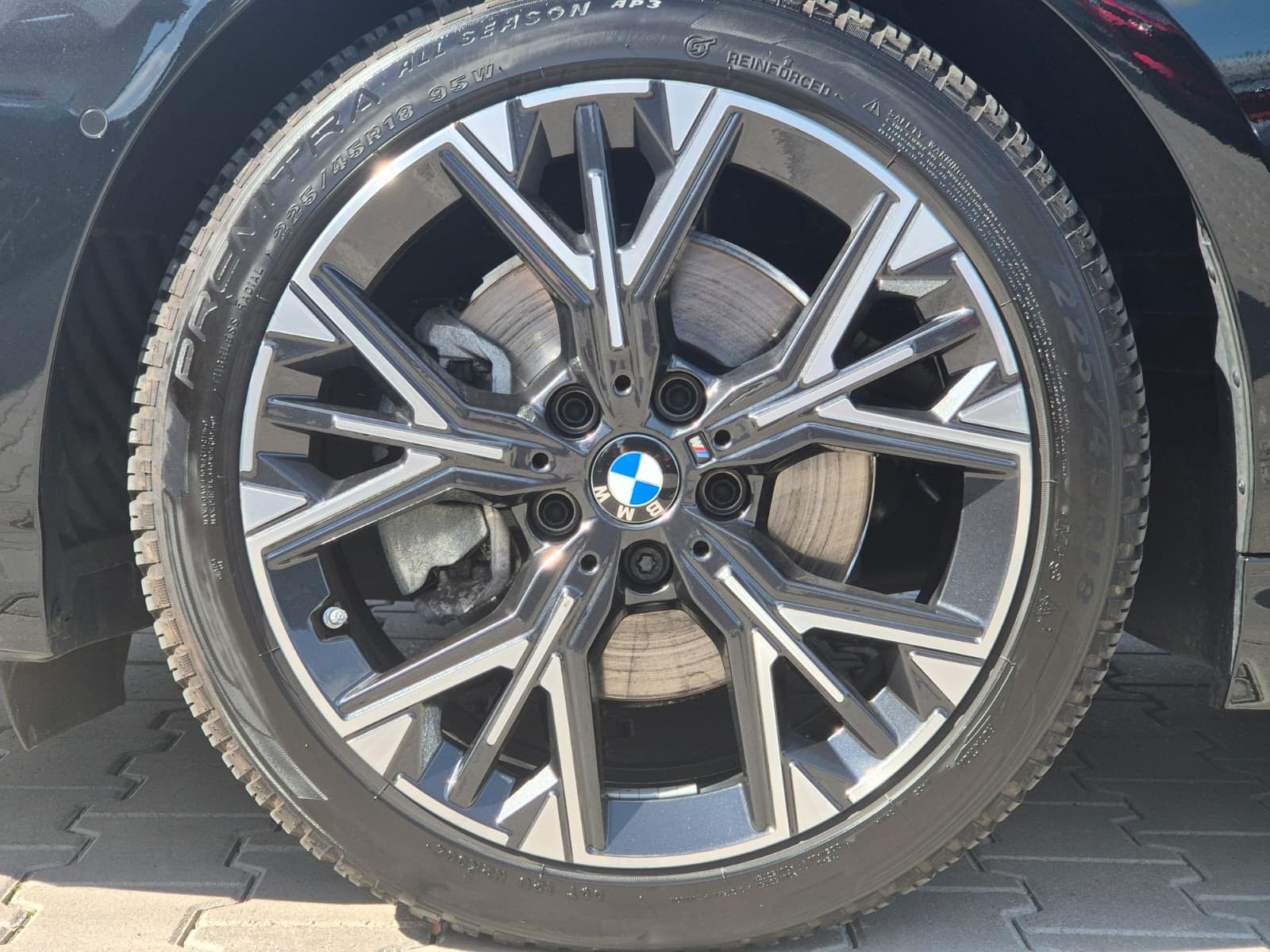 Fahrzeugabbildung BMW 120 i M Sport Adaptiv LED*PANO*AHK*M Alcantara