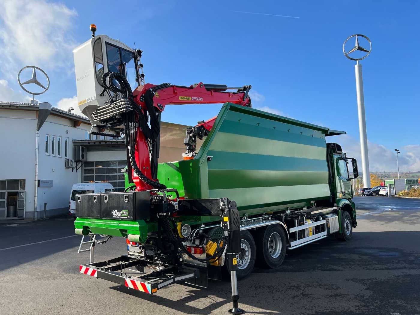 Fahrzeugabbildung Mercedes-Benz Arocs 2751 6x2 HAD / Abroller EBERT Fällbox Q150