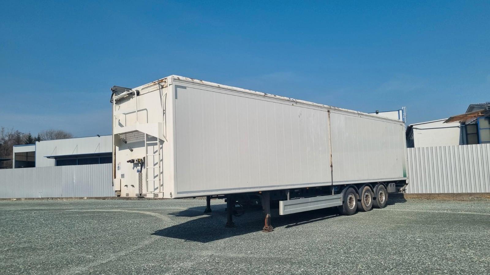 Peischl Schubboden mit hydraulischen Verdeck