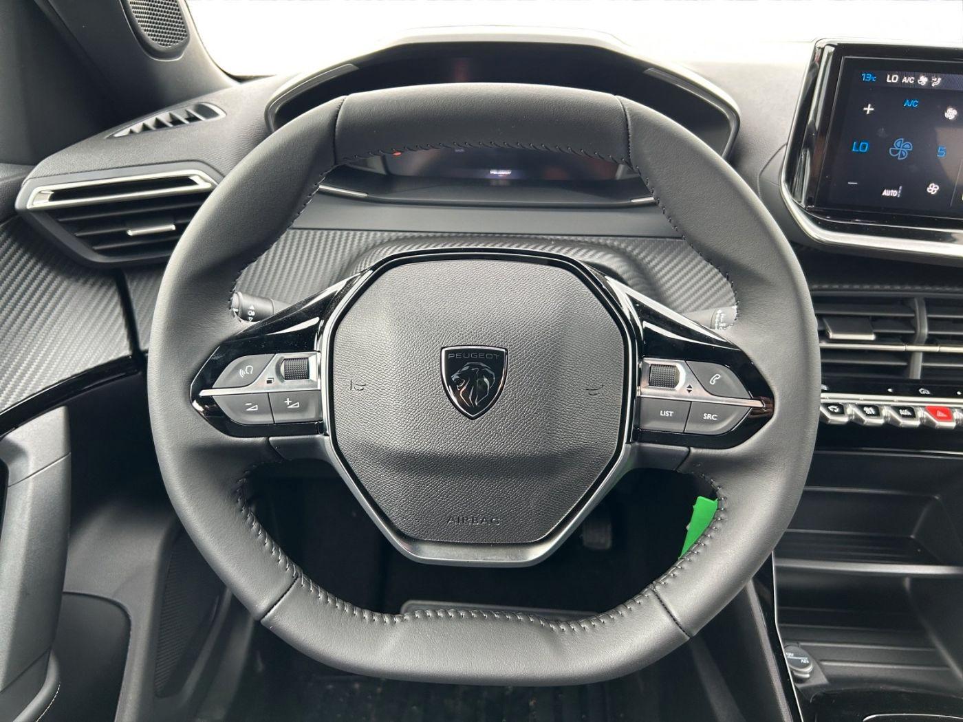 Peugeot 2008 1.2 145 Allure LED+SHZ+Alcant.+PDC+SpurH