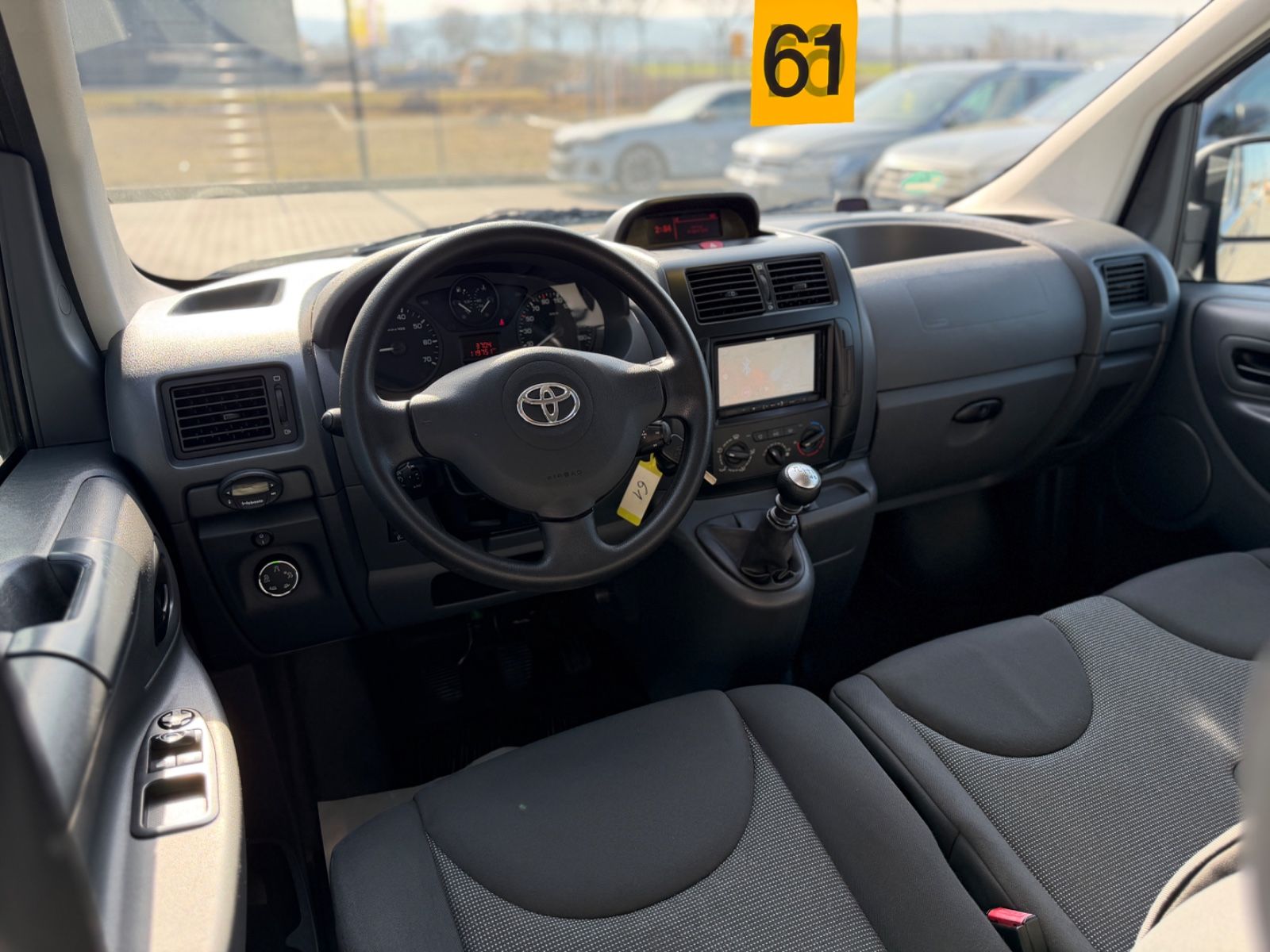 Proace L2H1 Comfort 2.0 6-Sitzer Rollstuhl Rampe