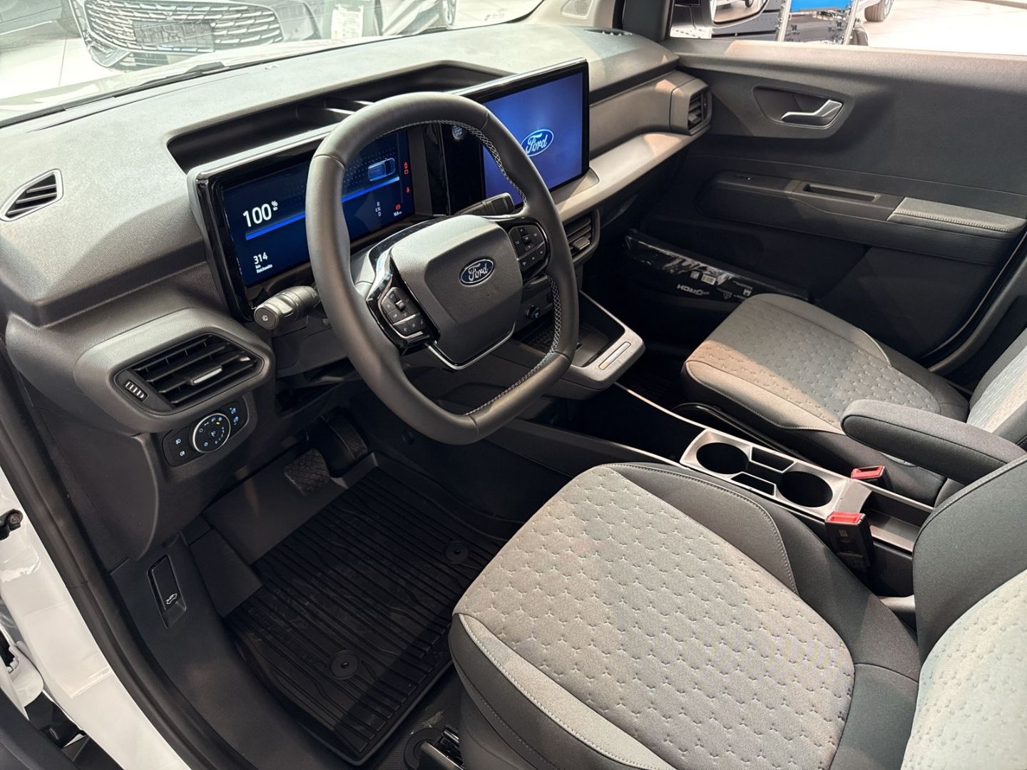 Fahrzeugabbildung Ford Transit Courier BEV Limited Apple CarPlay Androi