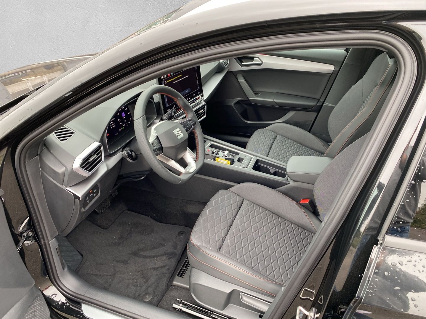 Fahrzeugabbildung SEAT Leon FR*NAVI*PDC*CAM*SHZ*Car-Play*Beats*