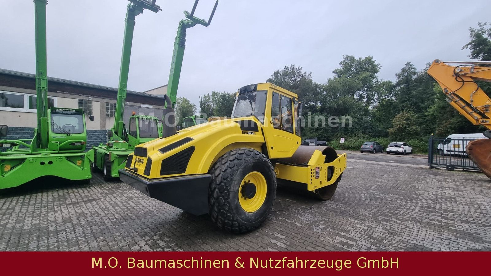 Fahrzeugabbildung BOMAG BW 213 D-4 Walzenzug