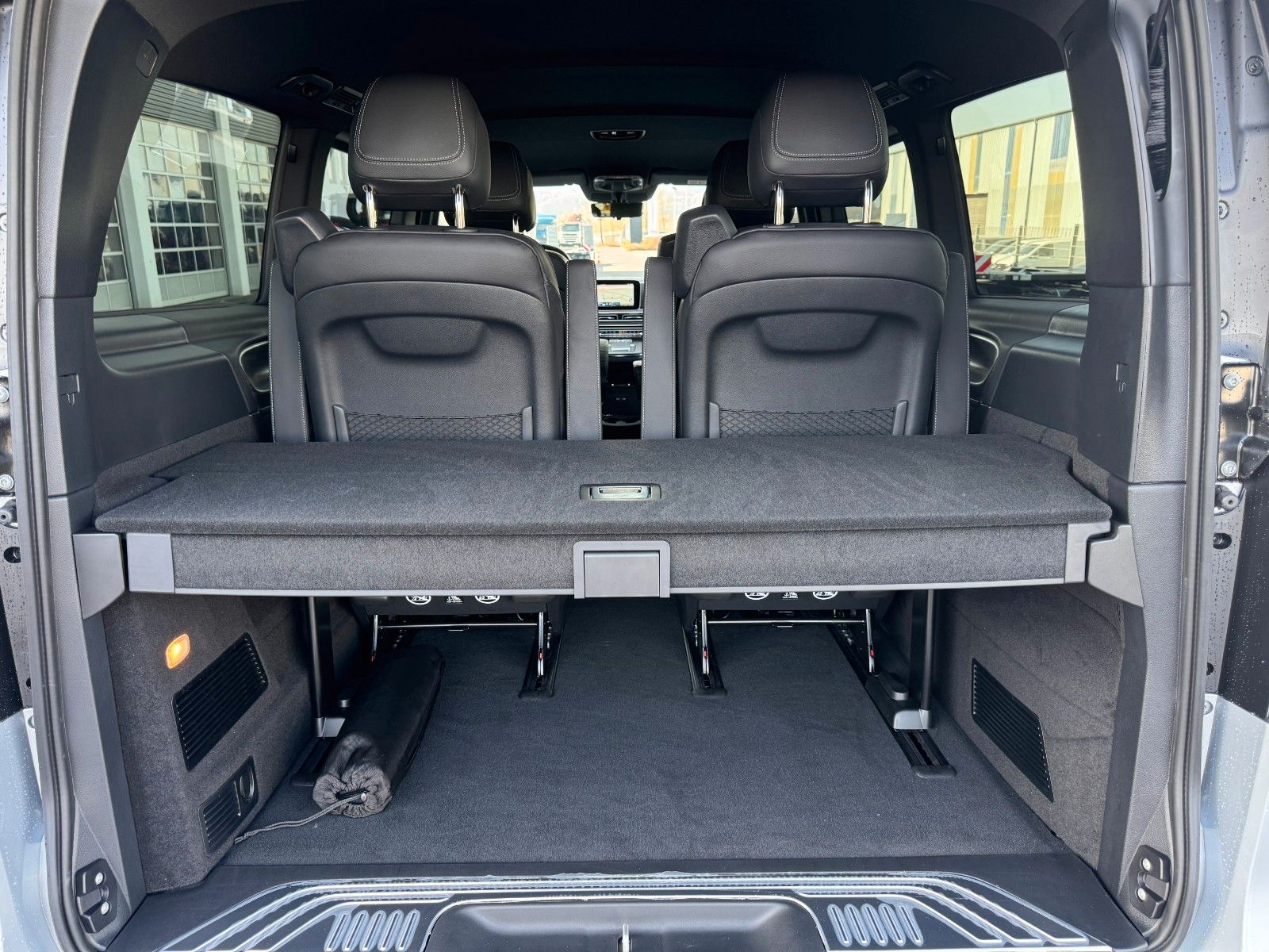 Fahrzeugabbildung Mercedes-Benz V 300 d AVA Stdheiz AHK2,5to DISTRONIC 360Kamera