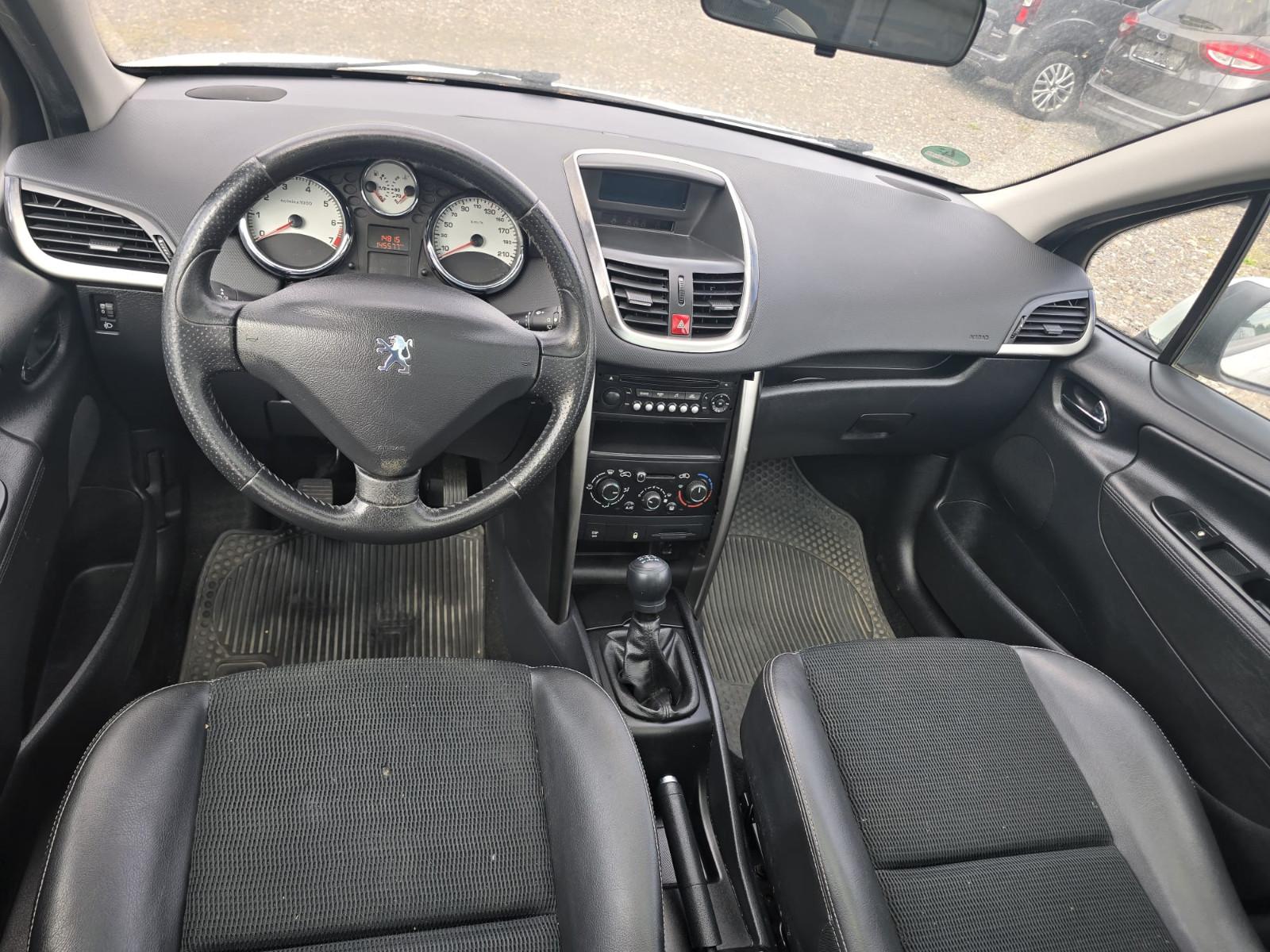 Peugeot 207 2013 — photo 12