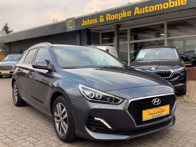 Hyundai i30 cw 1,4 Automatik / NAVI / SITZ+LENKRAD-HZG