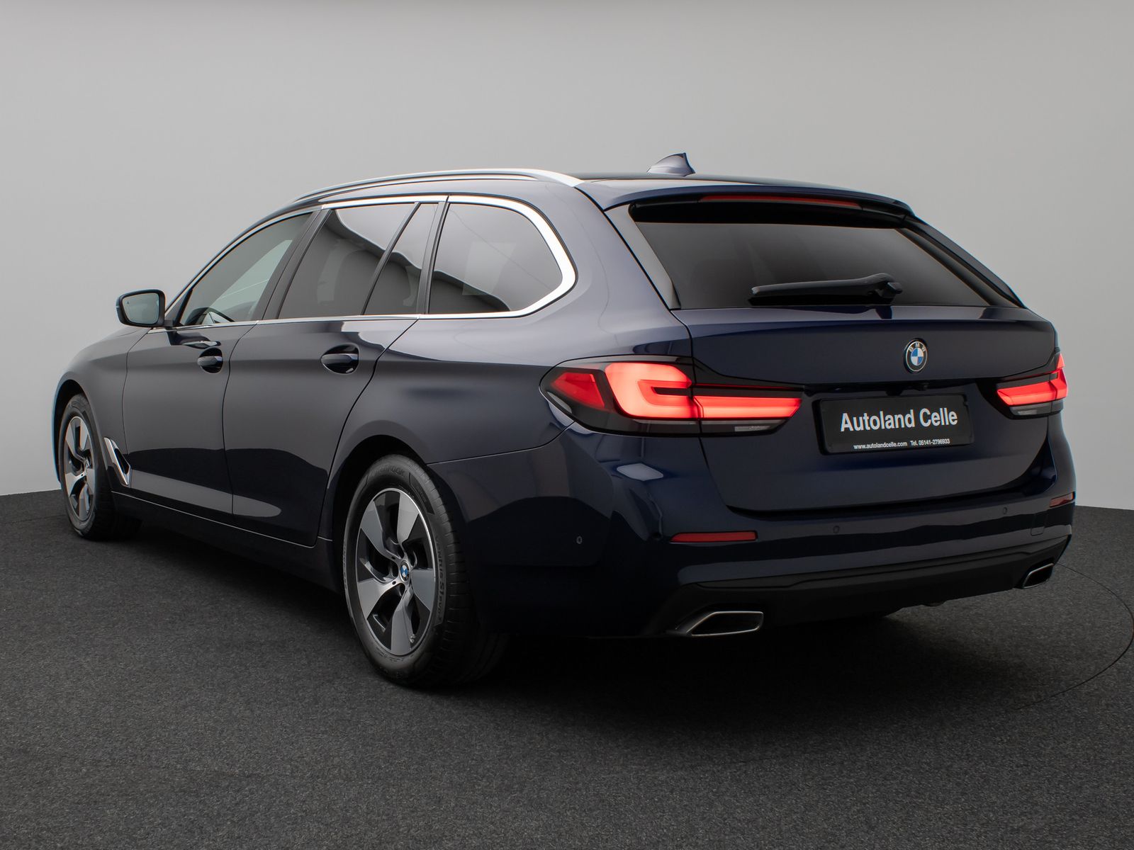 Fahrzeugabbildung BMW 520d xD Panorama Massage HUD H/K Individual-Voll