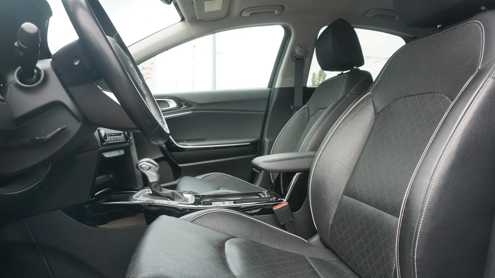 Kia XCeed 1.6 T-GDI Platinum Edition LED Panorama