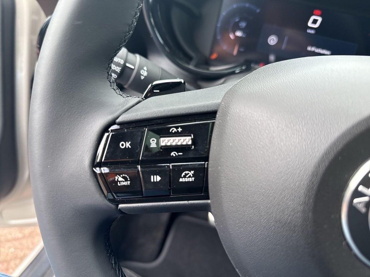 Fahrzeugabbildung Alfa Romeo Junior Black-Friday-Deals Ibrida SPECIALE Panora