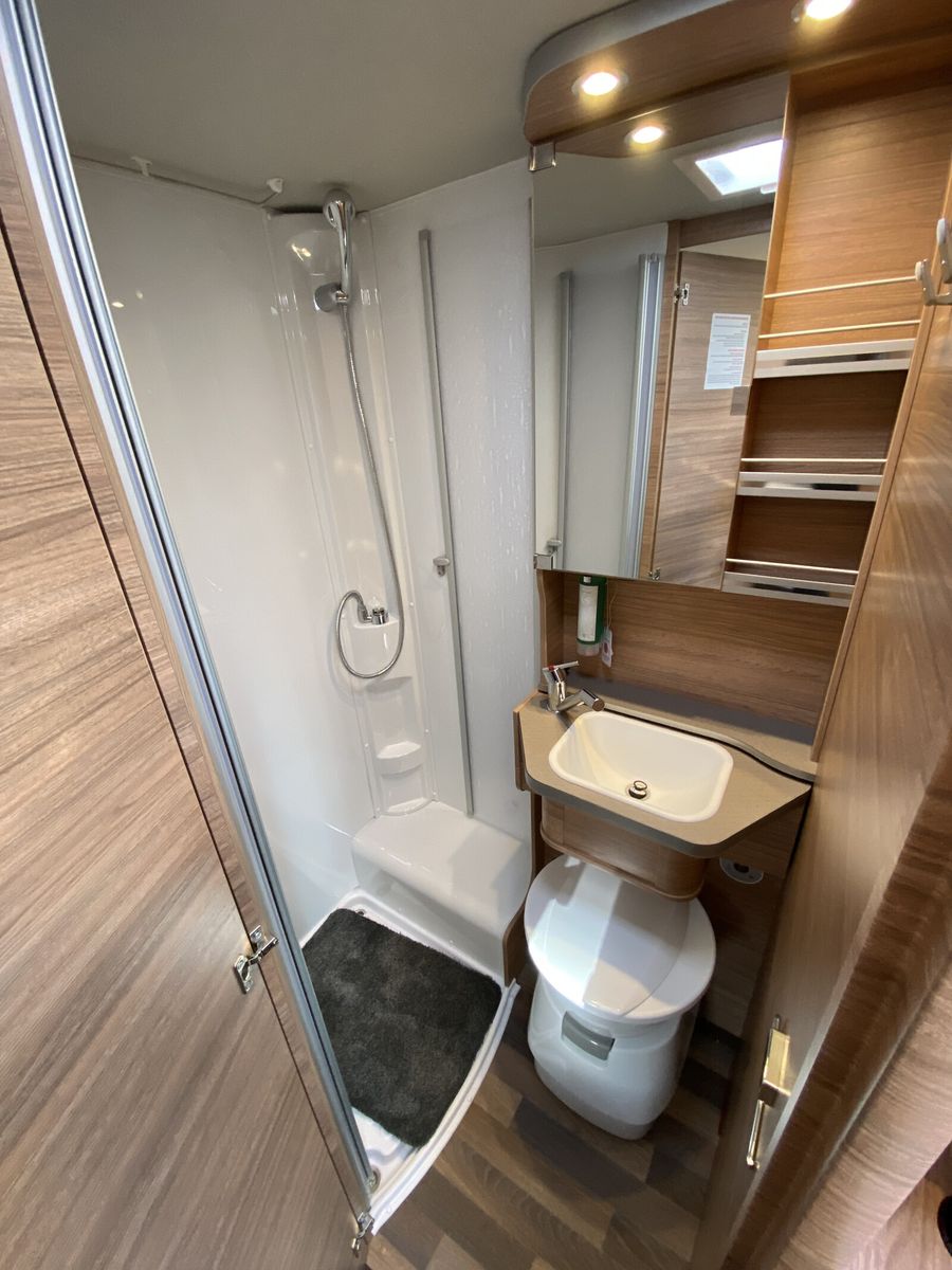 Fahrzeugabbildung Weinsberg CaraCore 650 MEG Aguti, 180 PS, Automatic, 4,4t