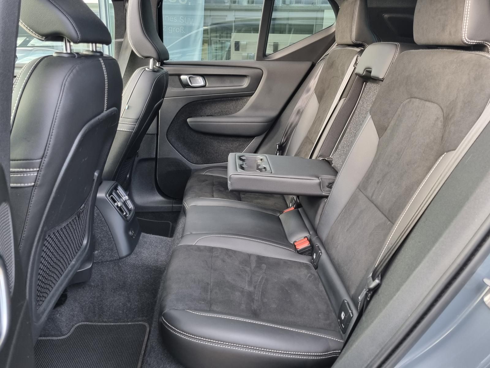 Fahrzeugabbildung Volvo XC40 T4 Recharge R-Design 'AHK, Panoramadach'