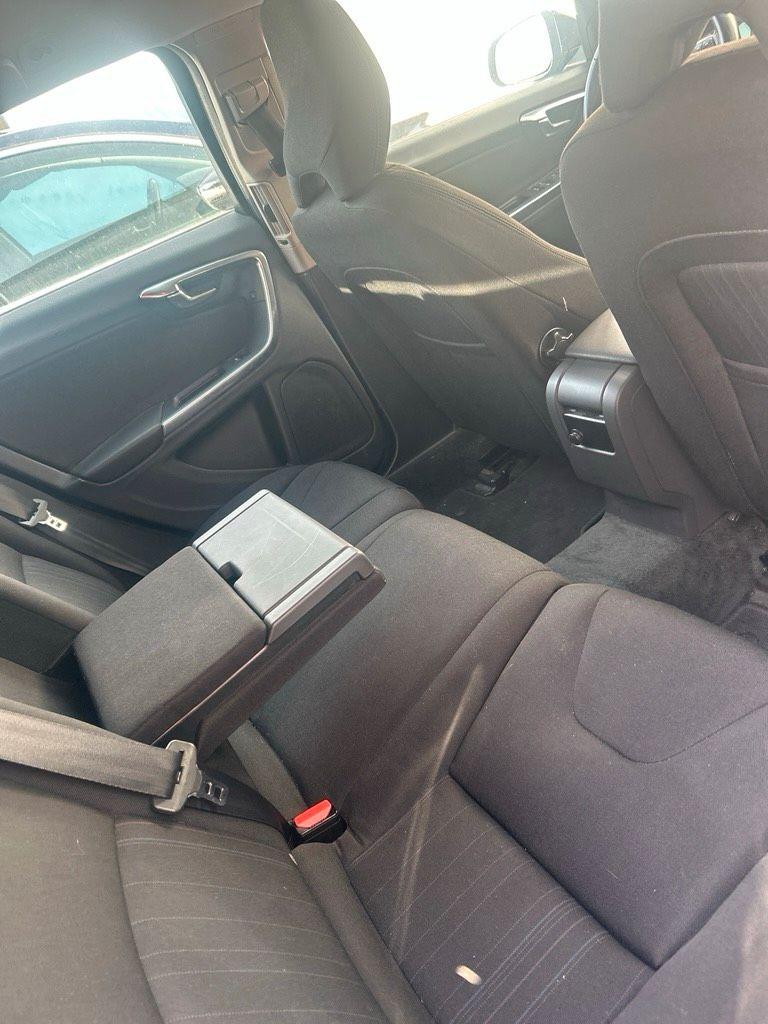 Volvo V60 2011 — engine