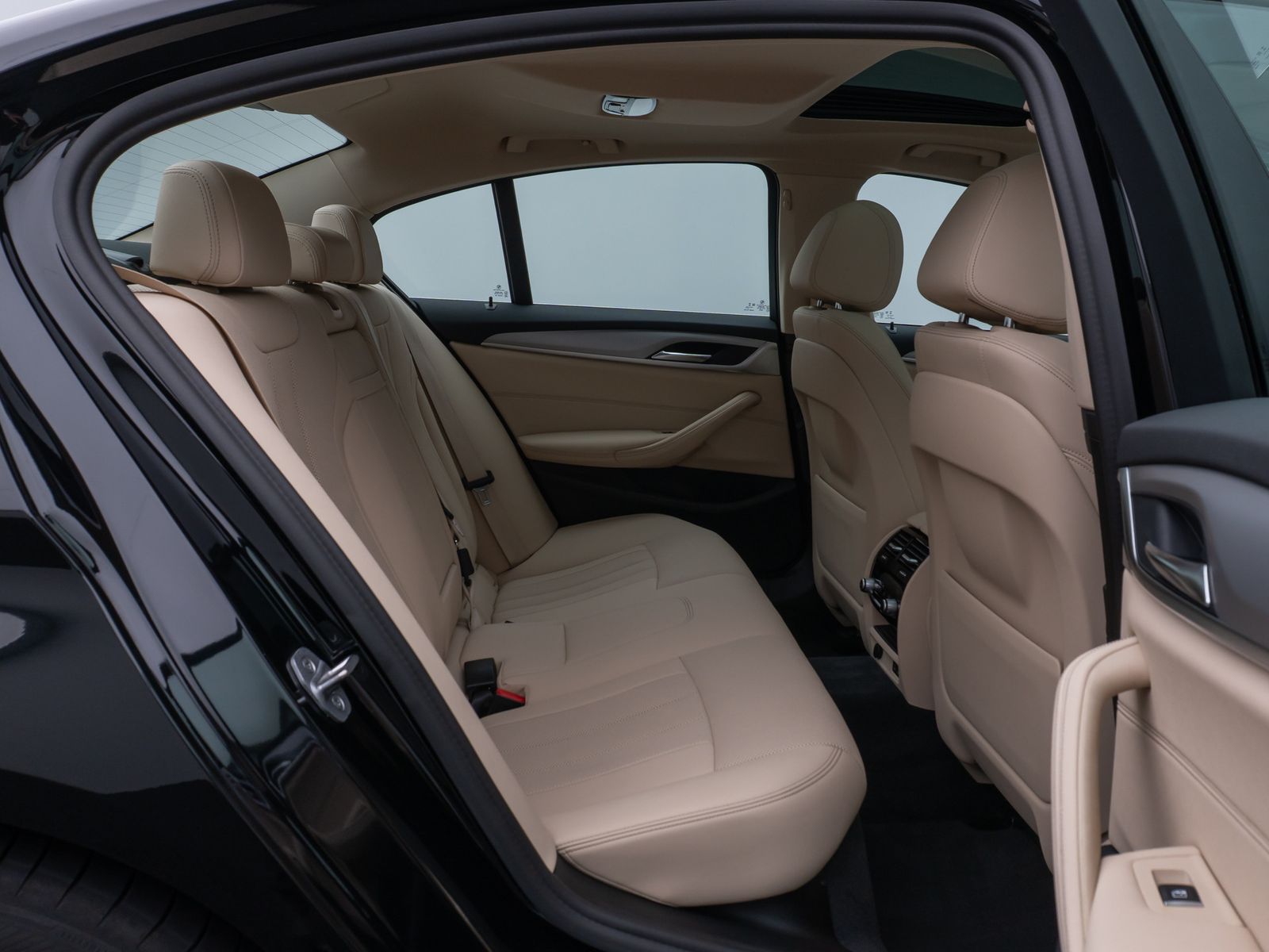 Fahrzeugabbildung BMW 530i Kamera Glasdach DAB Lenkrhzg Klima-4. Alarm