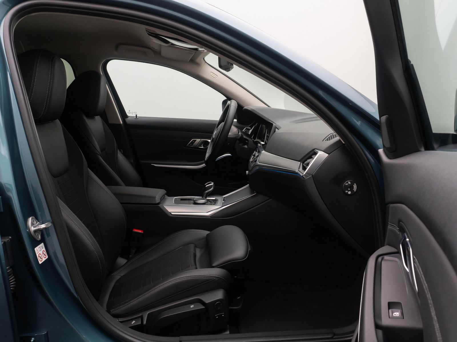 Fahrzeugabbildung BMW 330e xD SportLine Kamera DAB HiFi Stop&Go Komfor