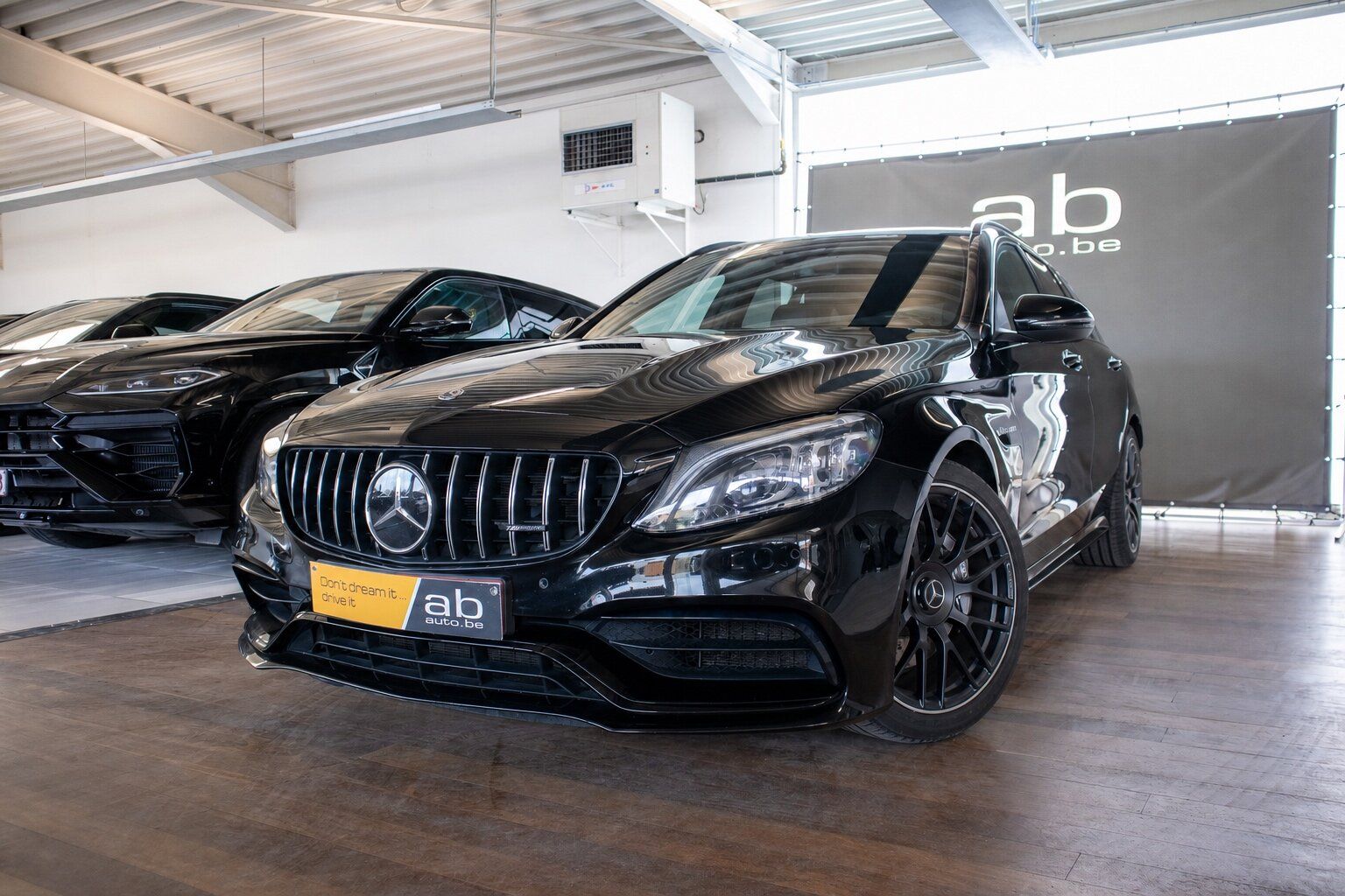 Mercedes-Benz C 63 AMG 4.0L, PANO, AMG SPORTUITLAAT, CARPLAY, 