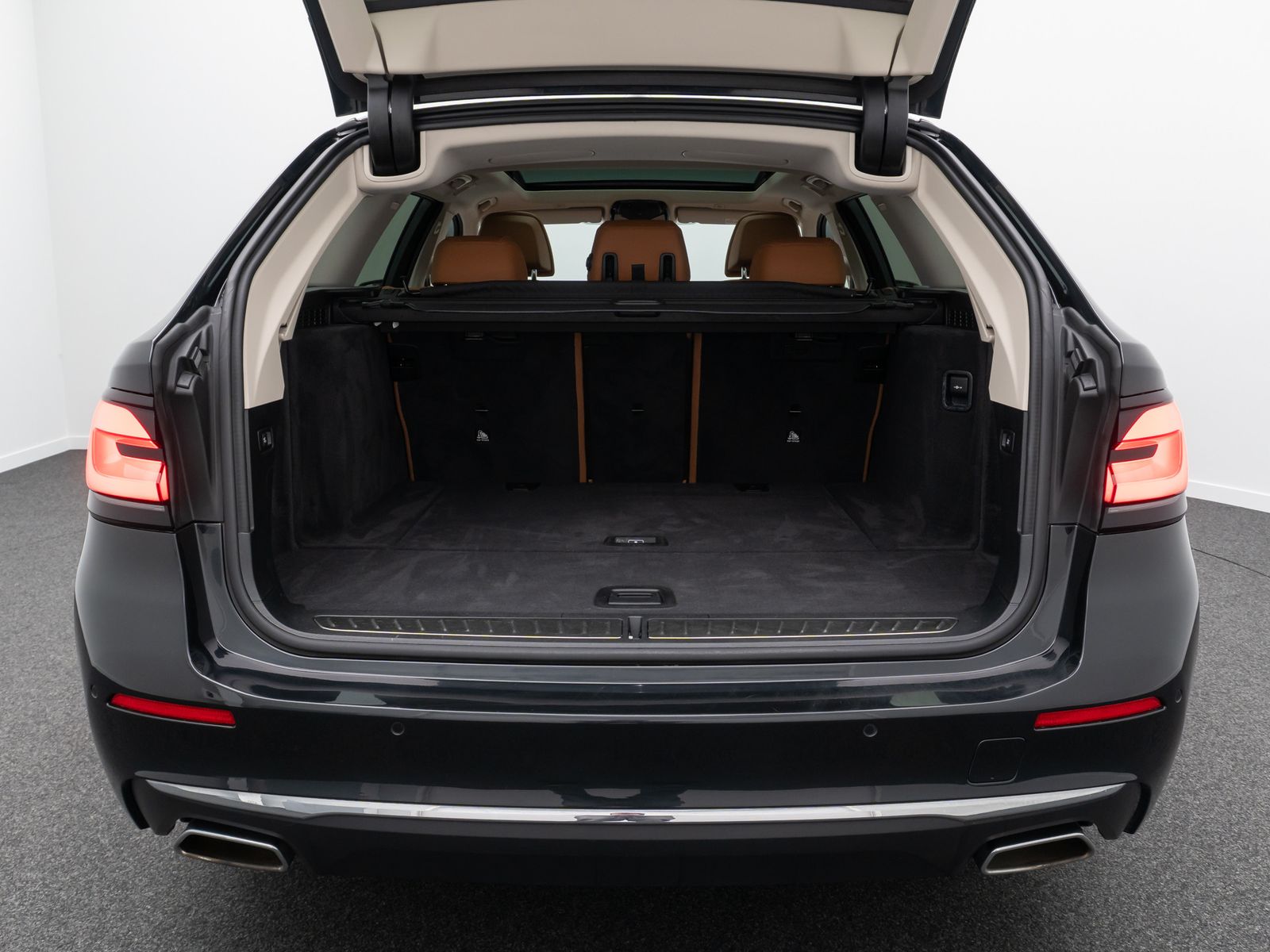 Fahrzeugabbildung BMW 530i xD Luxury Line DAB Kamera HUD HiFi Panorama