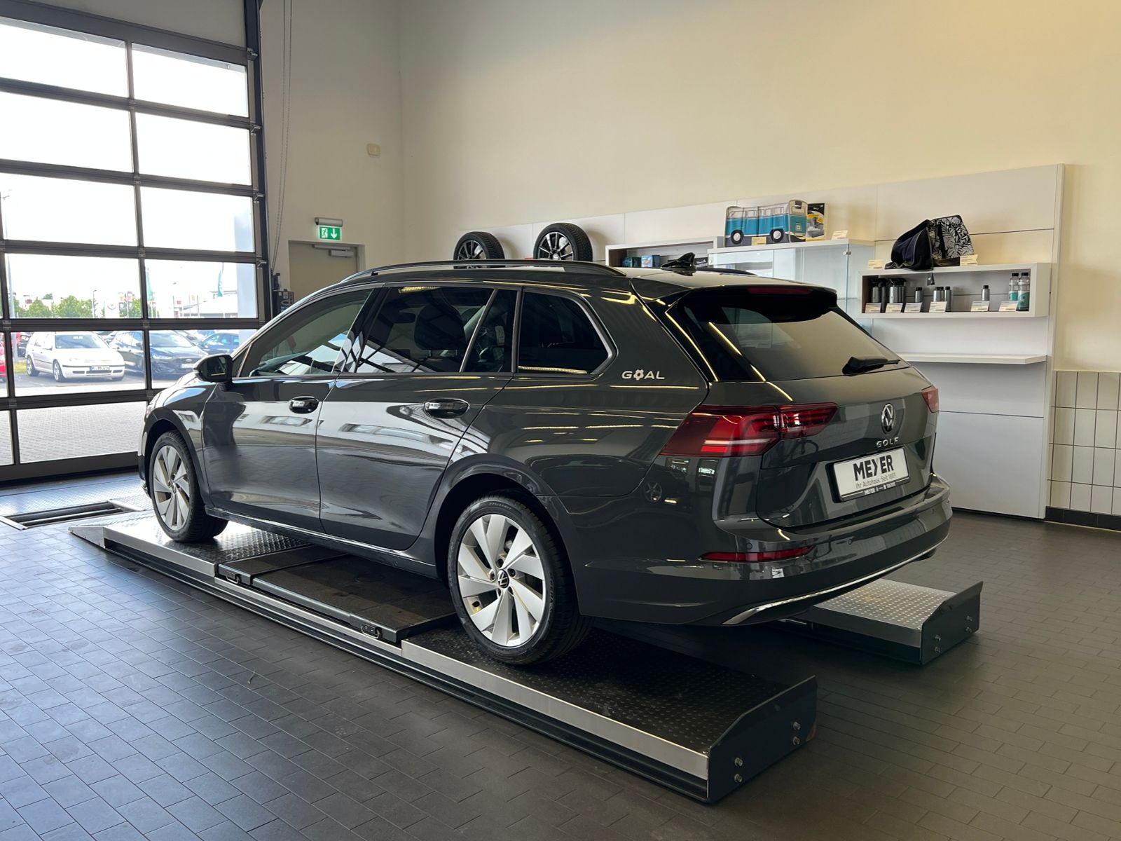 Fahrzeugabbildung Volkswagen Golf VIII Variant GOAL 2.0 TDI DSG *AHK, LED, 17