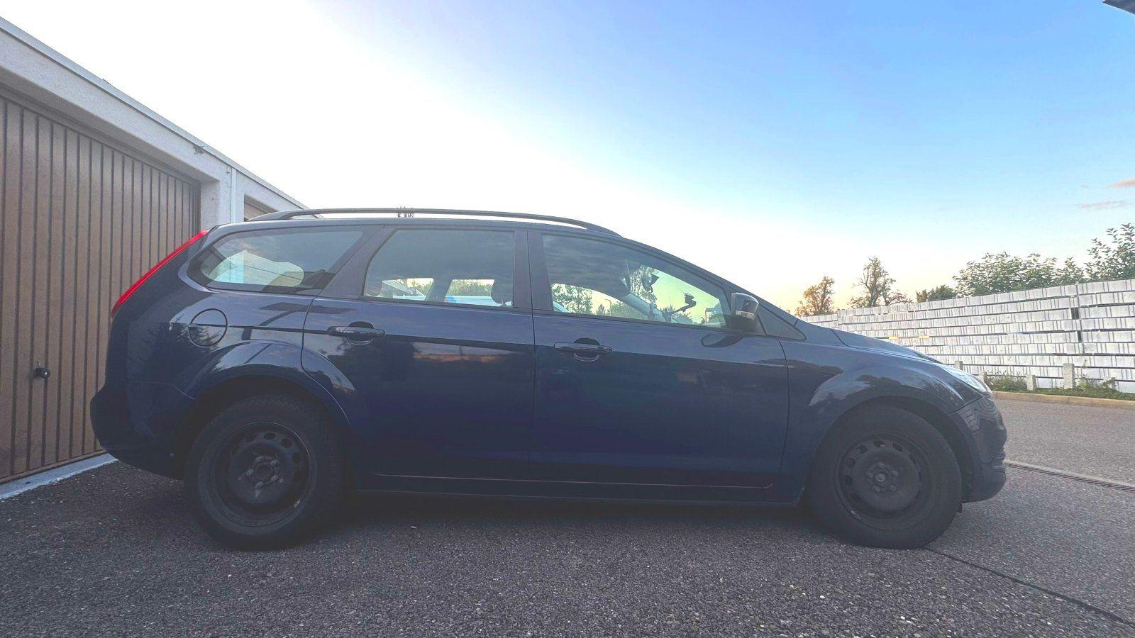 Ford Focus 2010 — rear view