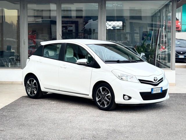 Toyota Yaris 1.3 benzina 99CV E5 - 2014